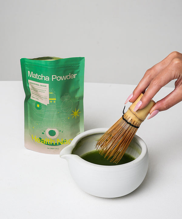 Add 25 ml of hot water (80°C) and whisk the powder until it forms a paste.